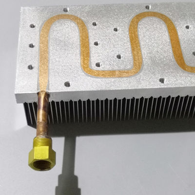 อ่างความร้อนอิเล็กทรอนิกส์ท่อทองแดง Enbeded IGBT สำหรับการระบายความร้อนด้วยน้ำ
