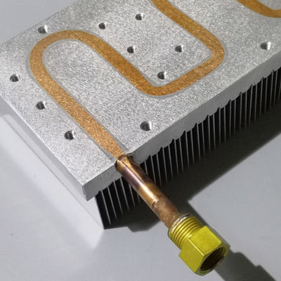อ่างความร้อนอิเล็กทรอนิกส์ท่อทองแดง Enbeded IGBT สำหรับการระบายความร้อนด้วยน้ำ